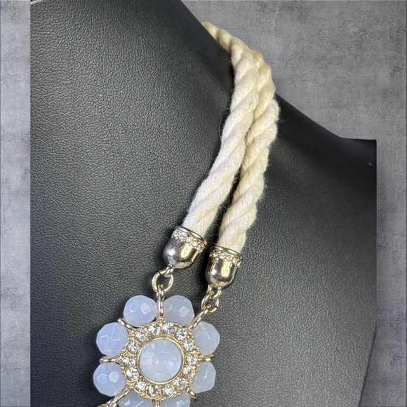 253. Banana Republic Gold Tone Statement Necklace w/ Rhinestones &‎ Beads - Picture 3 of 5